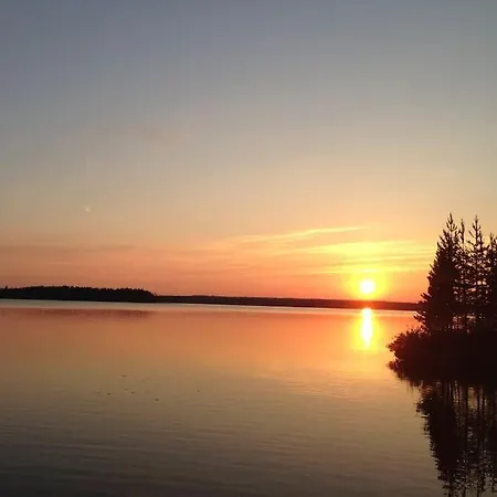 Lakefront Ainola, 55 Km From Willa