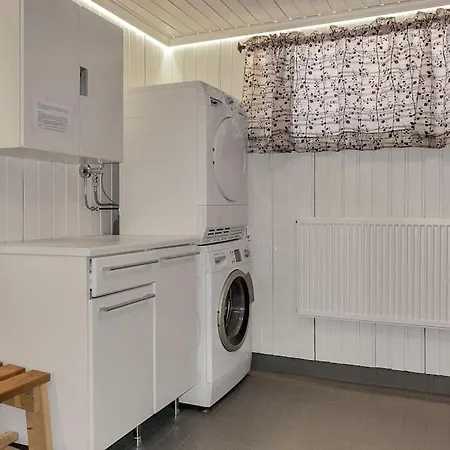 Lakefront Ainola, 55 Km From Villa