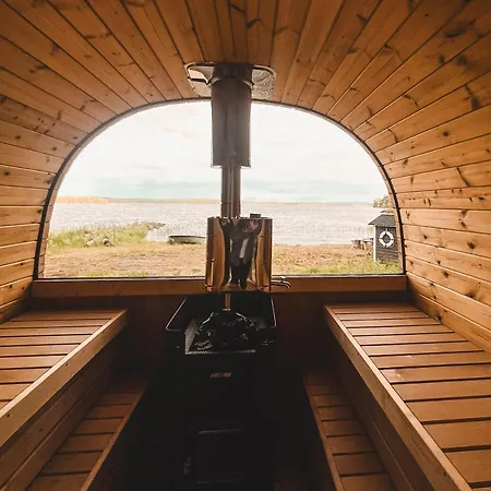 Lakefront Ainola, 55 Km From *