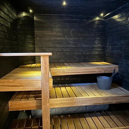 Lakefront Ainola, 55 Km From Willa