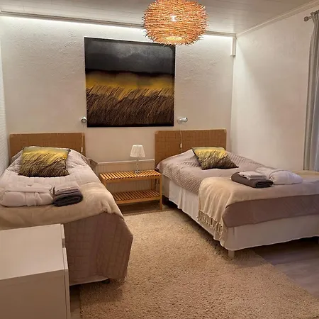 Villa Lakefront Ainola, 55 Km From *