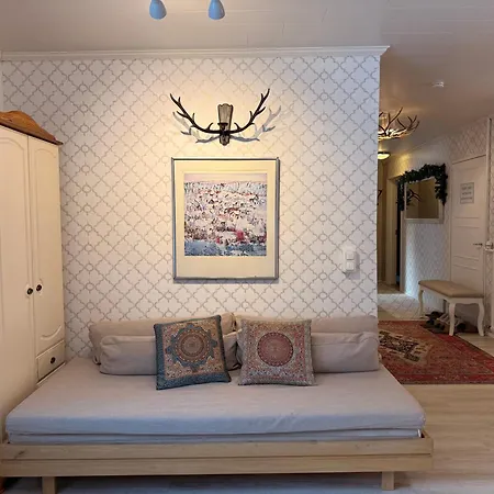 Lakefront Ainola, 55 Km From *