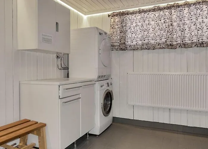 Lakefront Ainola, 55 Km From Villa